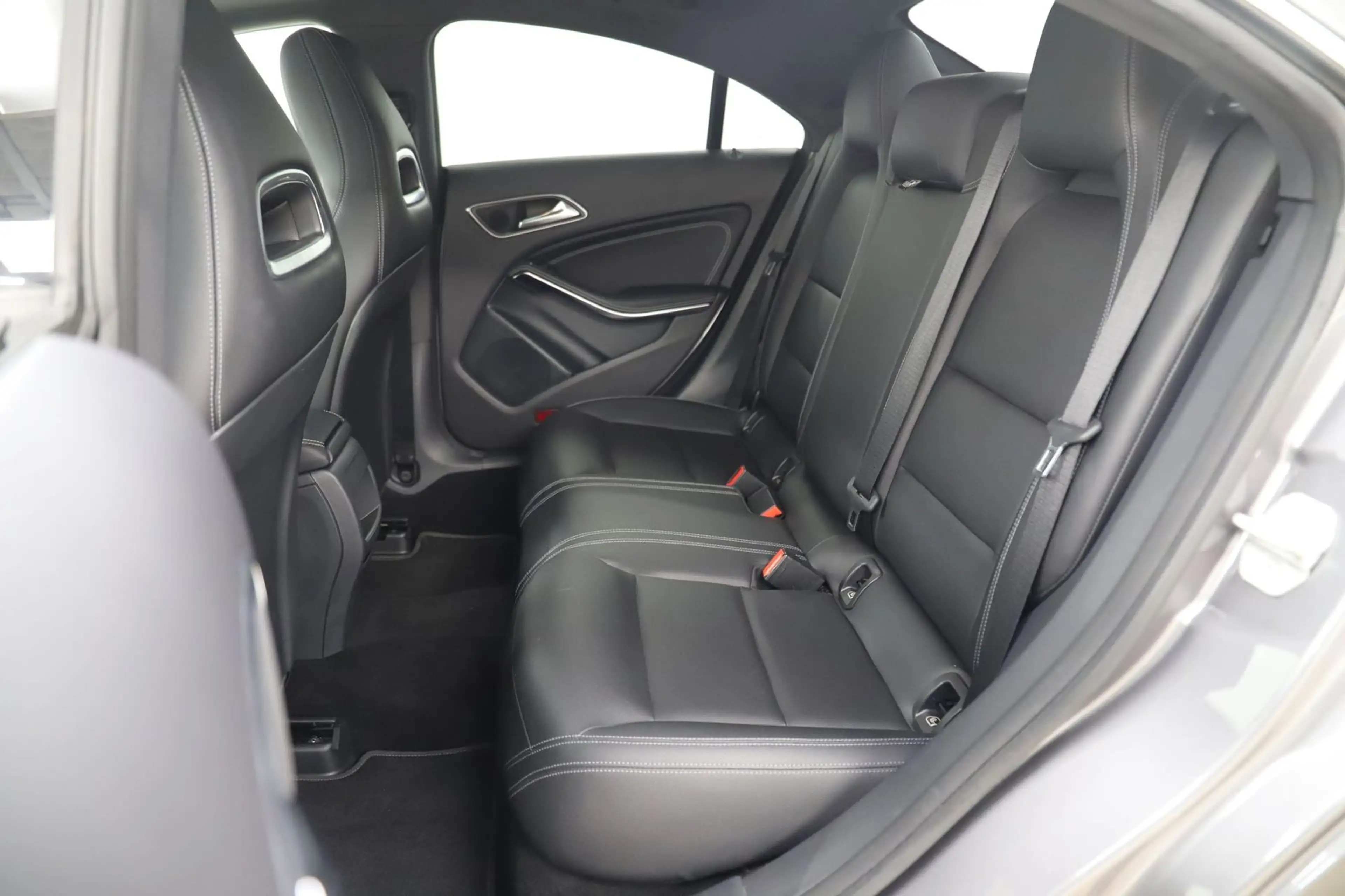 Mercedes-Benz CLA 220 d 177PS 4Matic Pano ACC 1. Hand — photo 11