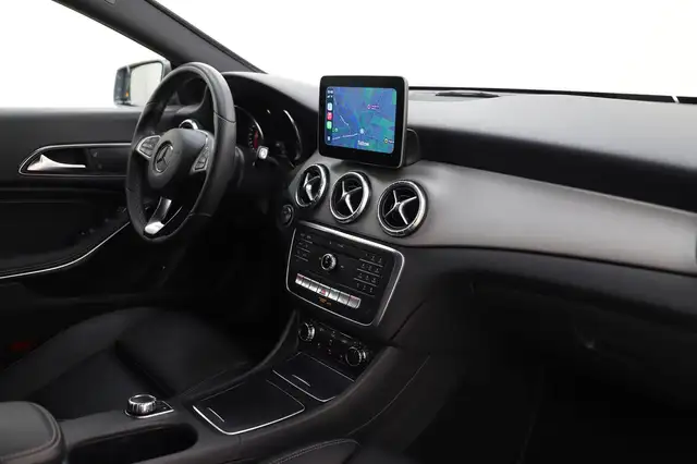 Mercedes-Benz 220 view 15