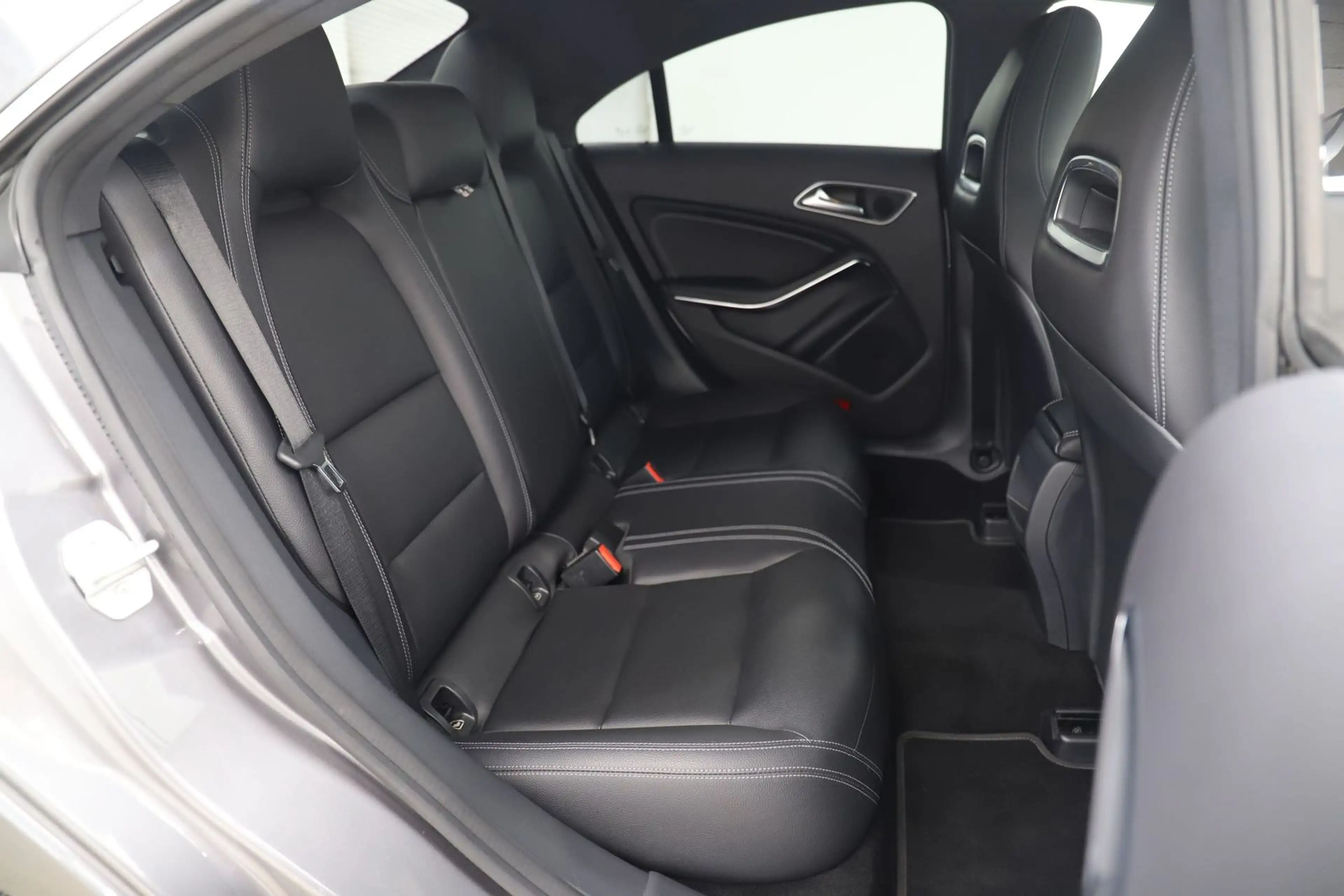 Mercedes-Benz CLA 220 d 177PS 4Matic Pano ACC 1. Hand — photo 12