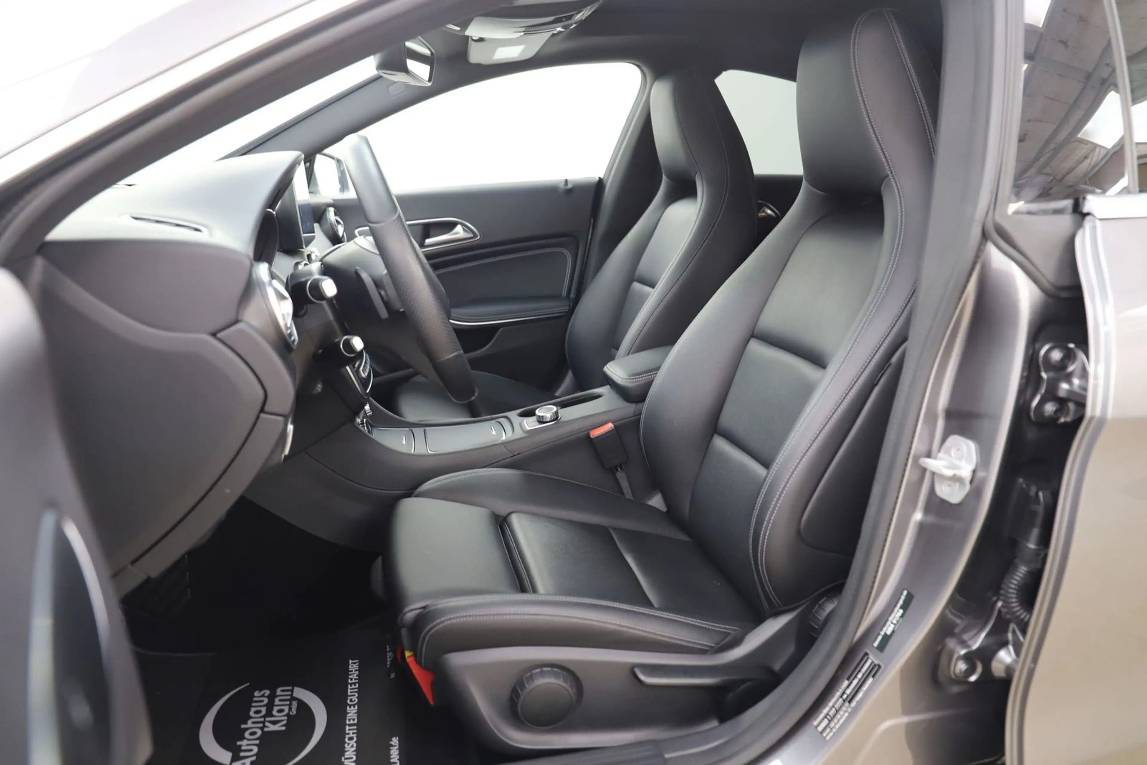 Mercedes-Benz CLA 220 d 177PS 4Matic Pano ACC 1. Hand — photo 9