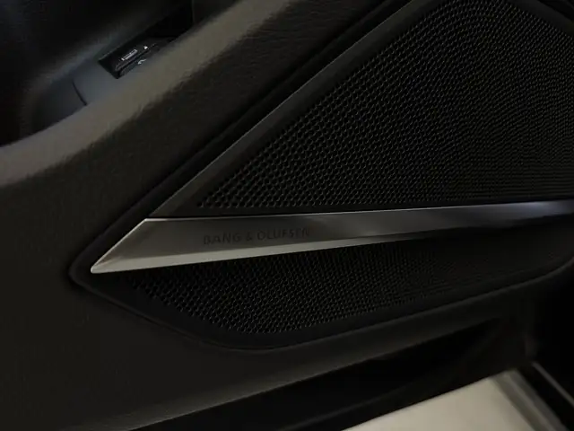 Audi A8 view 21