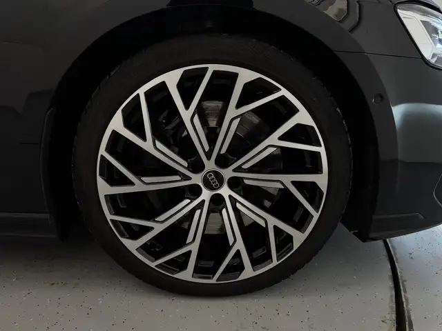 Audi A8 view 23