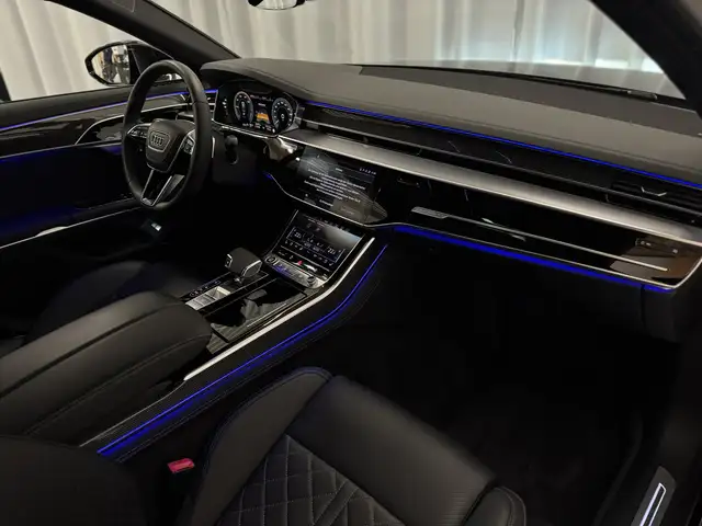 Audi A8 view 8