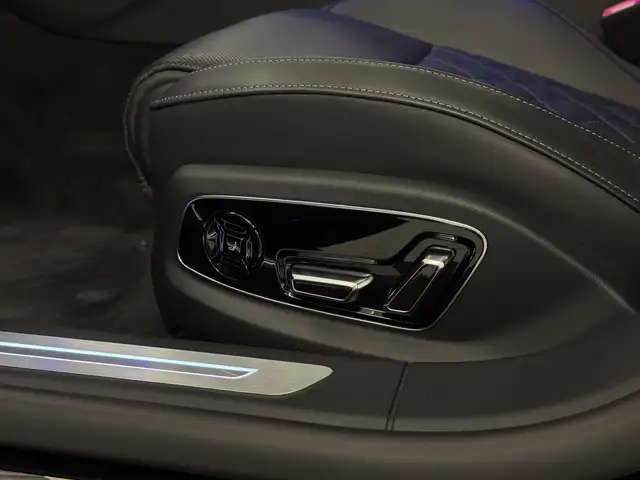 Audi A8 view 24