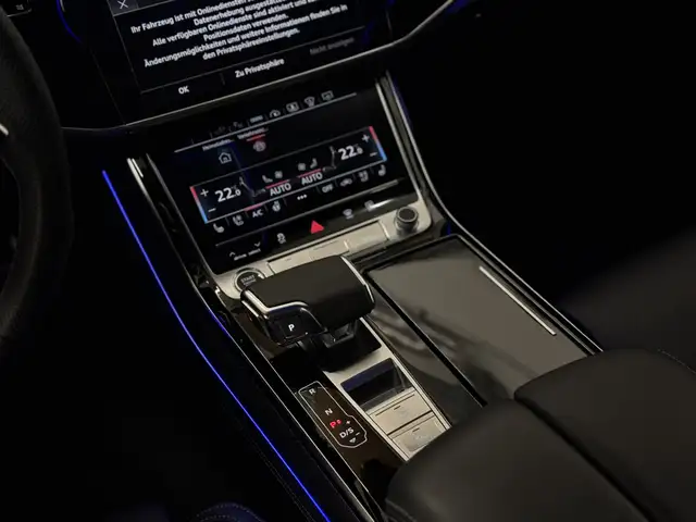 Audi A8 view 12