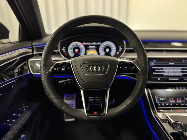 Audi A8 view 10