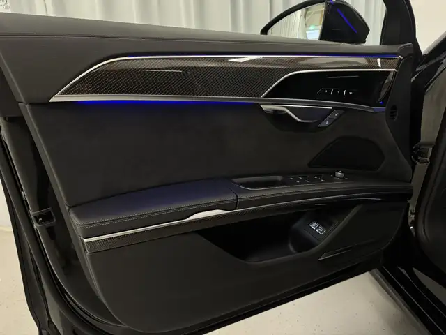Audi A8 view 19