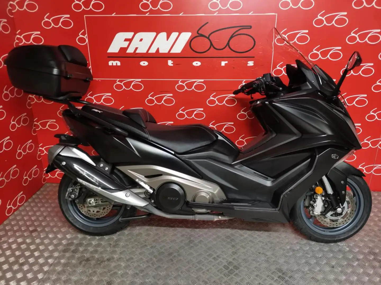 Kymco AK 550 - Negro - 1