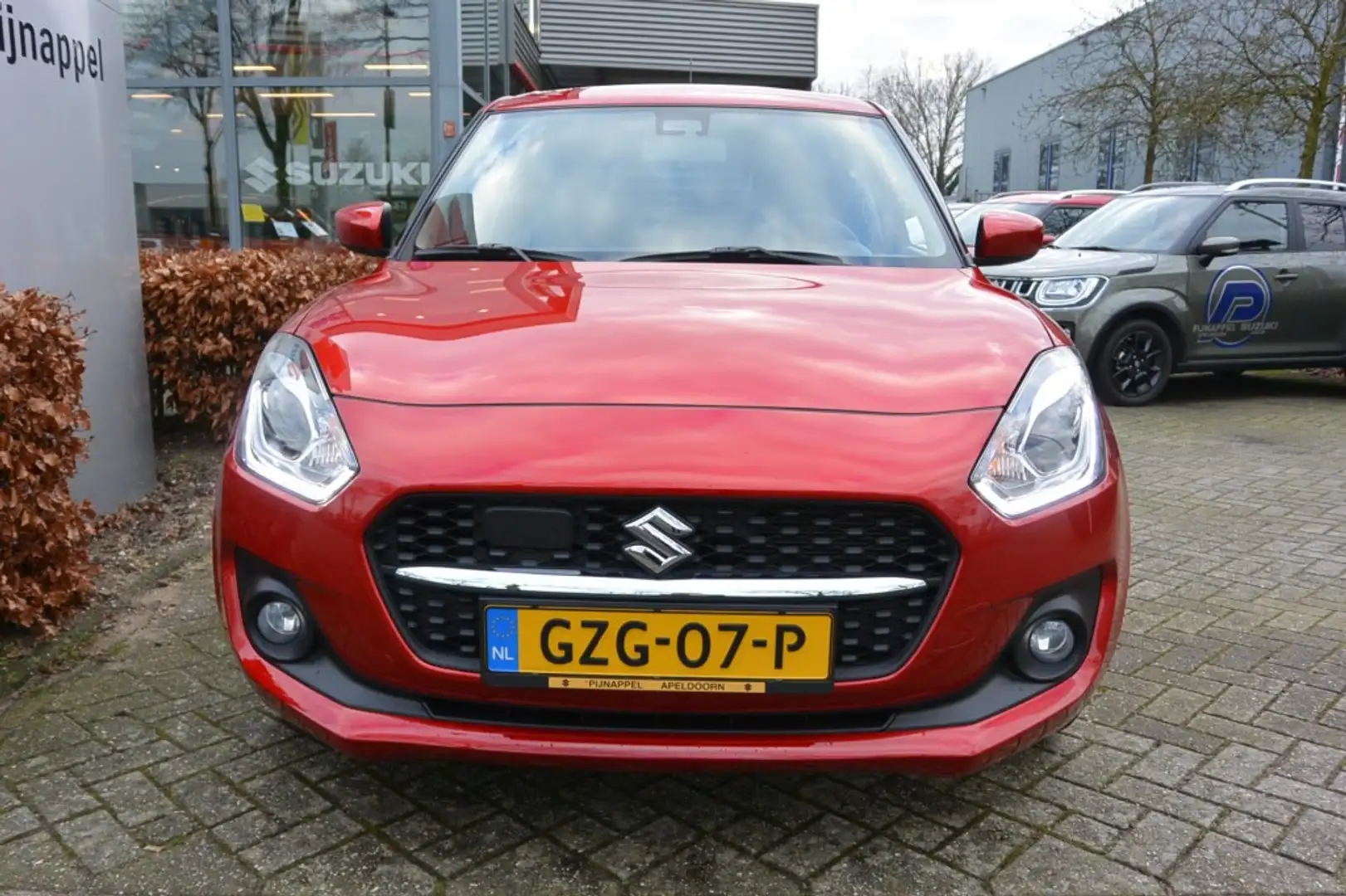 Suzuki Swift 1.2 Select AUTOMAAT 5-deurs / Cruise control Rood - 2