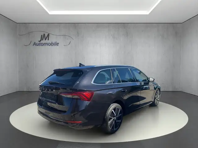 Skoda Octavia view 4
