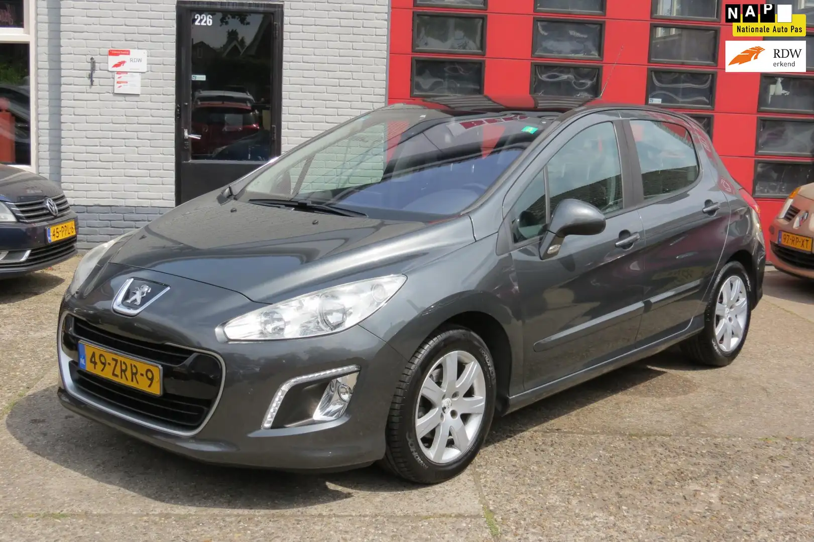 Peugeot 308 1.6 VTi Active , 5 DEURS, AIRCO, NAVIGATIE .LED Grijs - 1