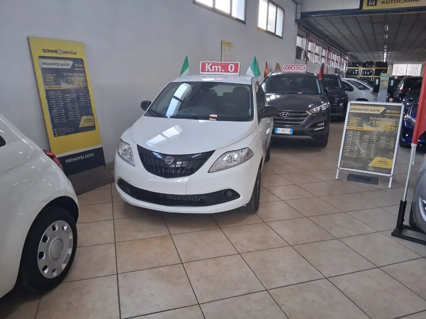 Lancia Ypsilon 1.0 FireFly 5 porte S&S Hybrid Oro - 2