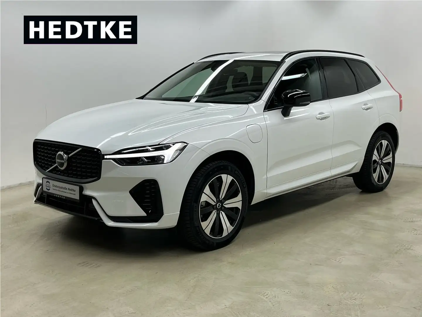 Volvo XC60 T6 Recharge AWD Plus Dark 19"+H&K+ACC Biały - 1