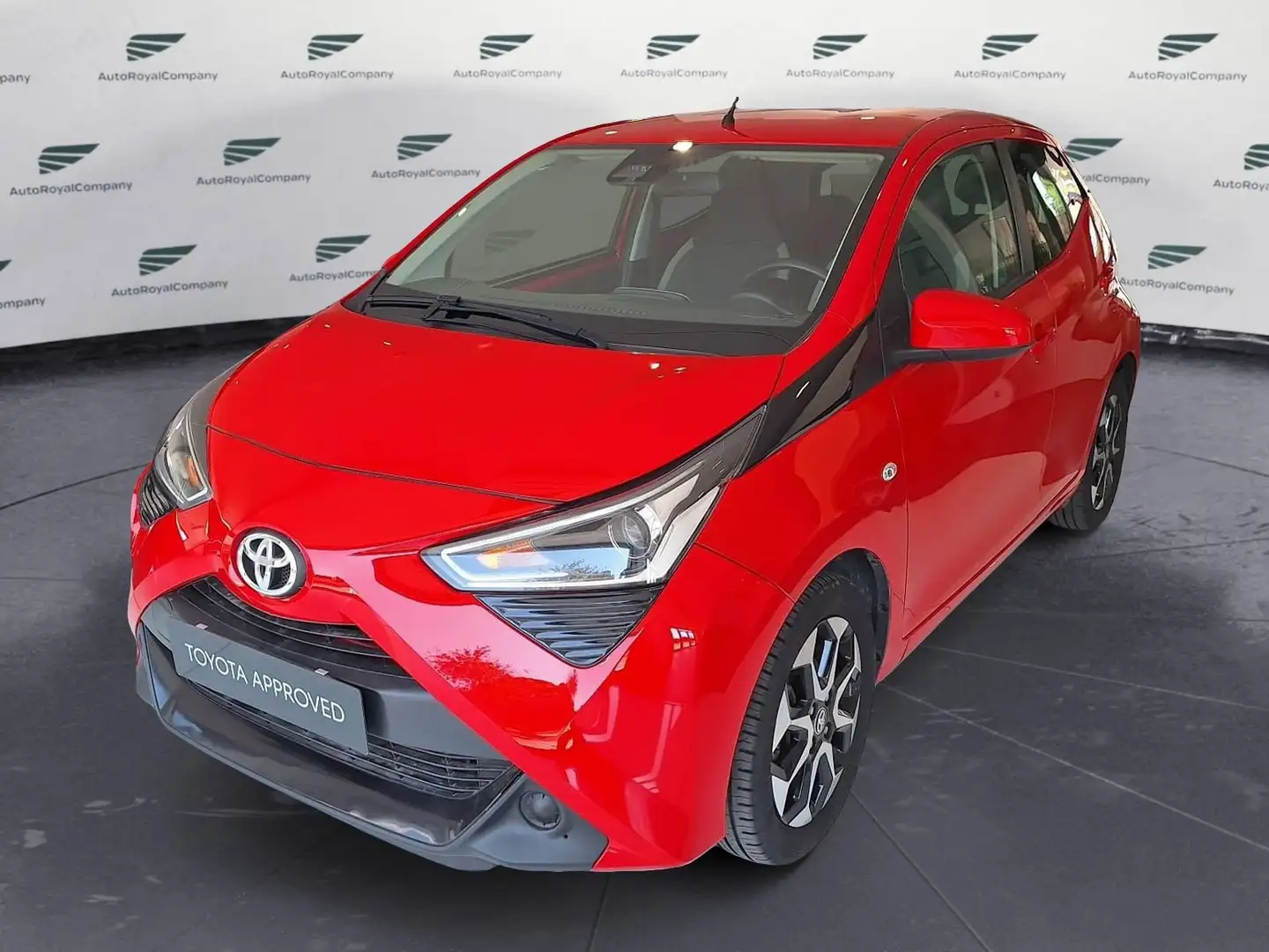 Toyota Aygo Aygo Connect 1.0 VVT-i 72 CV 5 porte x-play MMT Kırmızı - 1
