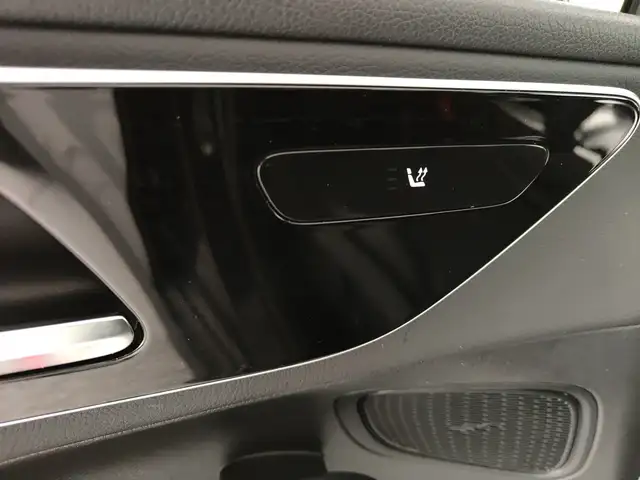 Mercedes-Benz 220 view 13