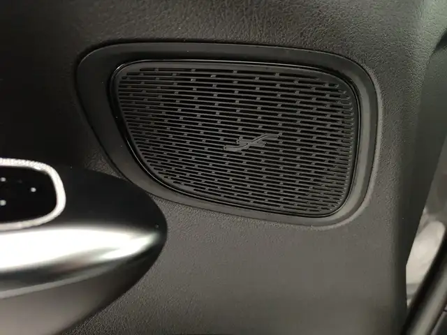 Mercedes-Benz 220 view 14