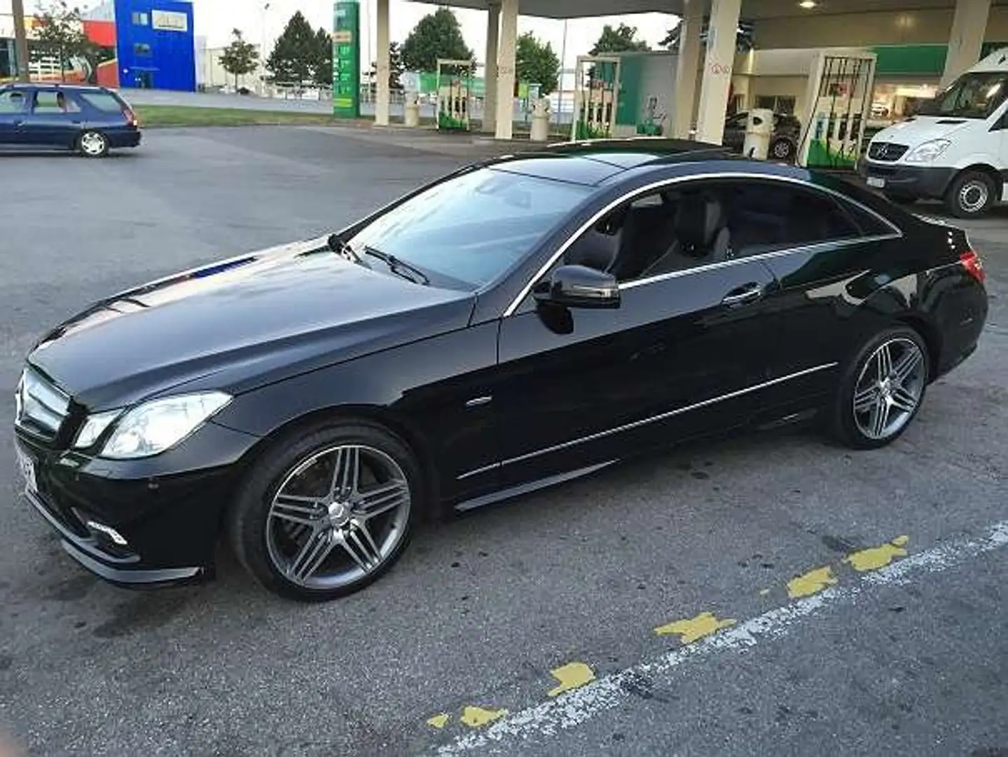 Mercedes-Benz E 350 E 350 BlueEfficiency CDI Aut. Černá - 1