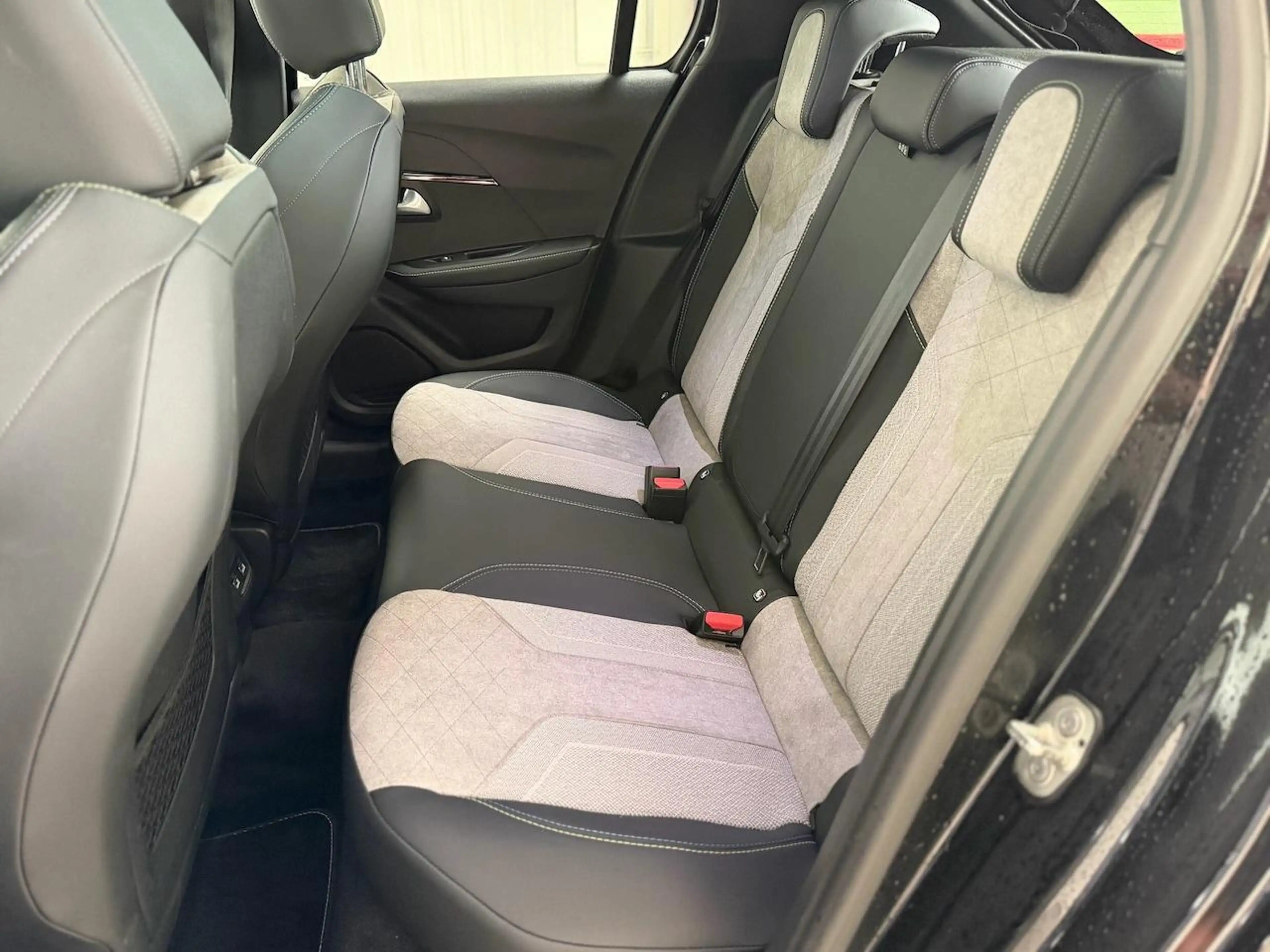 Peugeot e-208 GT EV 50kWh 136 Pano| Carplay SOH 93% — photo 16