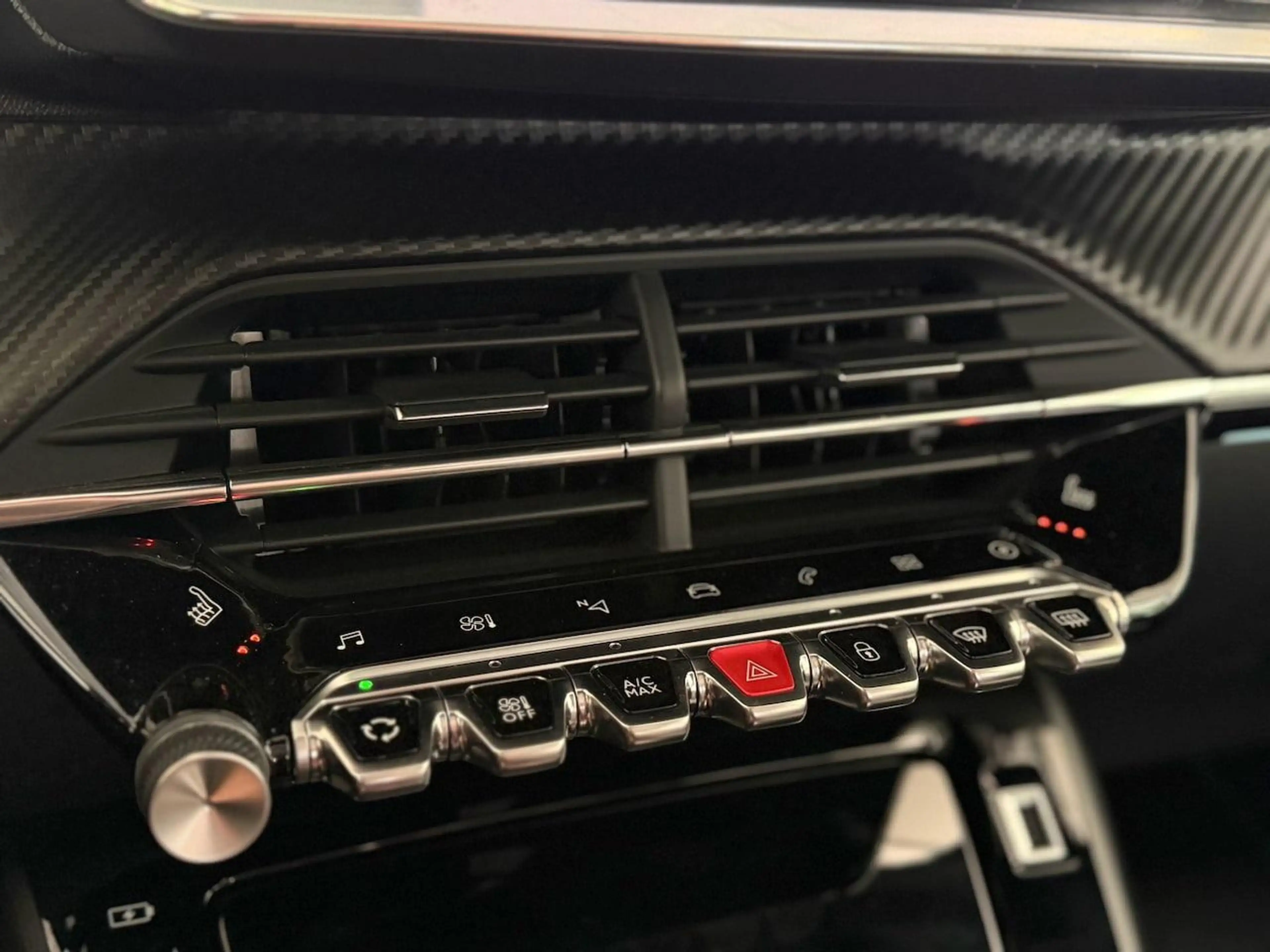 Peugeot e-208 GT EV 50kWh 136 Pano| Carplay SOH 93% — photo 22