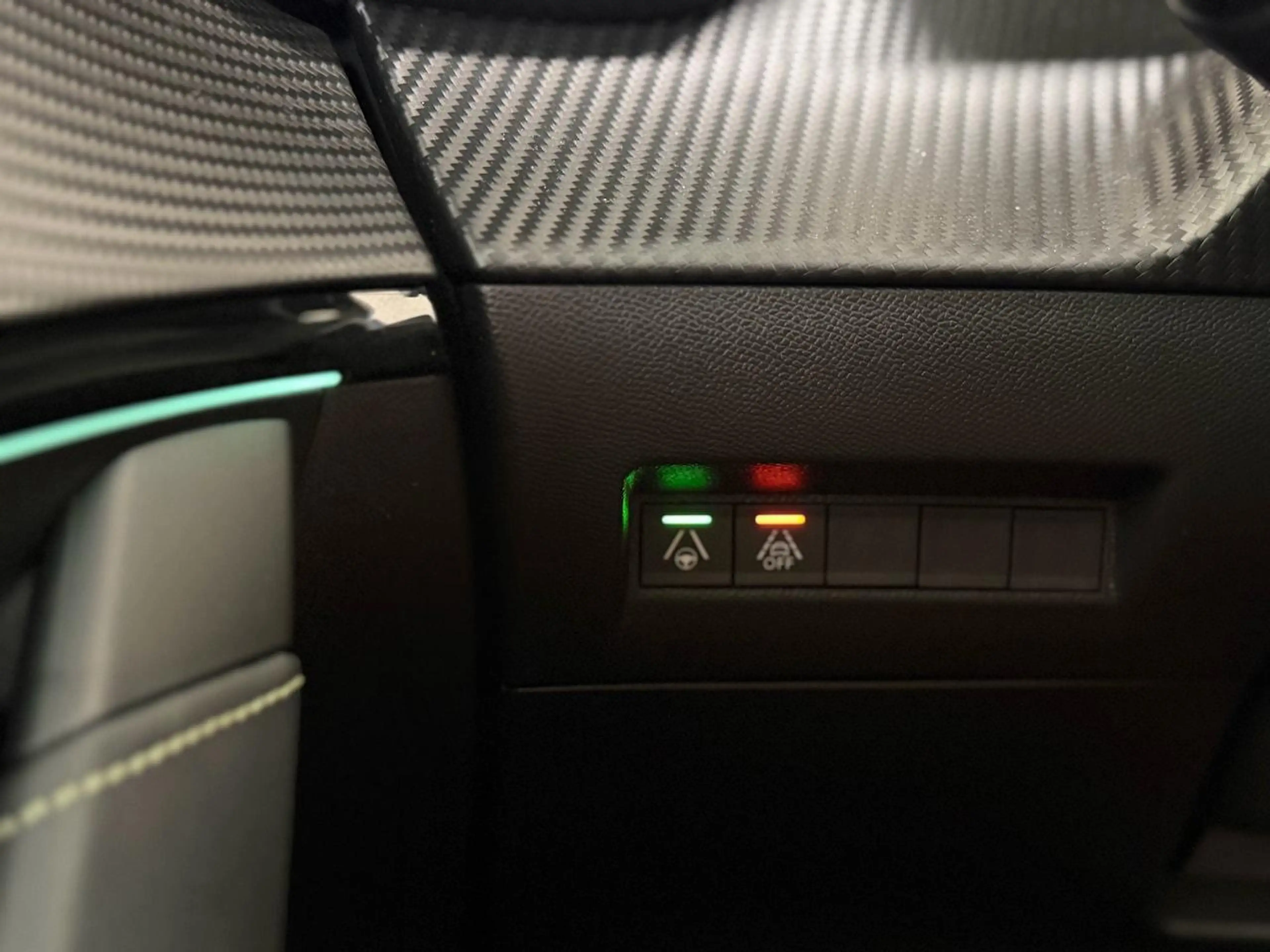 Peugeot e-208 GT EV 50kWh 136 Pano| Carplay SOH 93% — photo 27