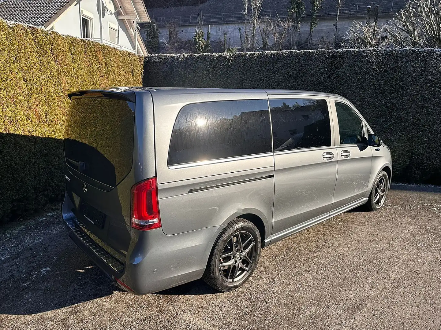 Mercedes-Benz EQV 300 Exclusive Kombi lang 100kWh Grau - 2