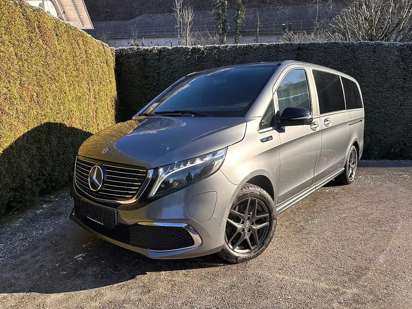 Mercedes-Benz EQV 300 Exclusive Kombi lang 100kWh Grau - 1