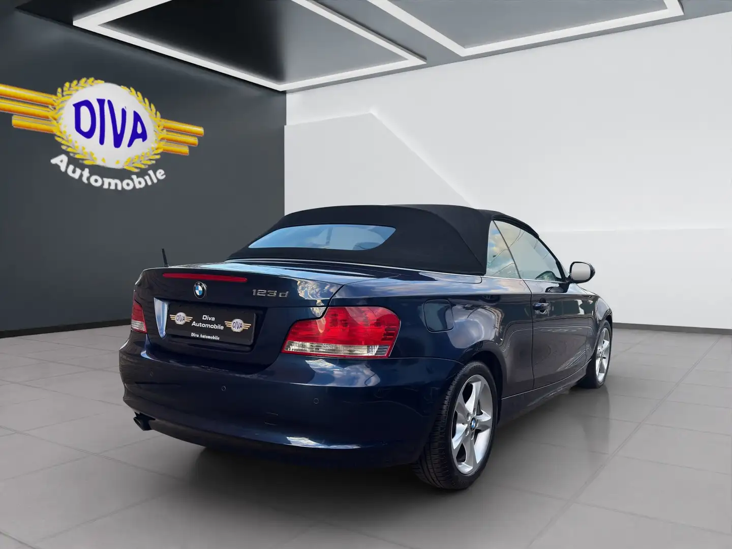 BMW 123 123d Cabrio Bleu - 2
