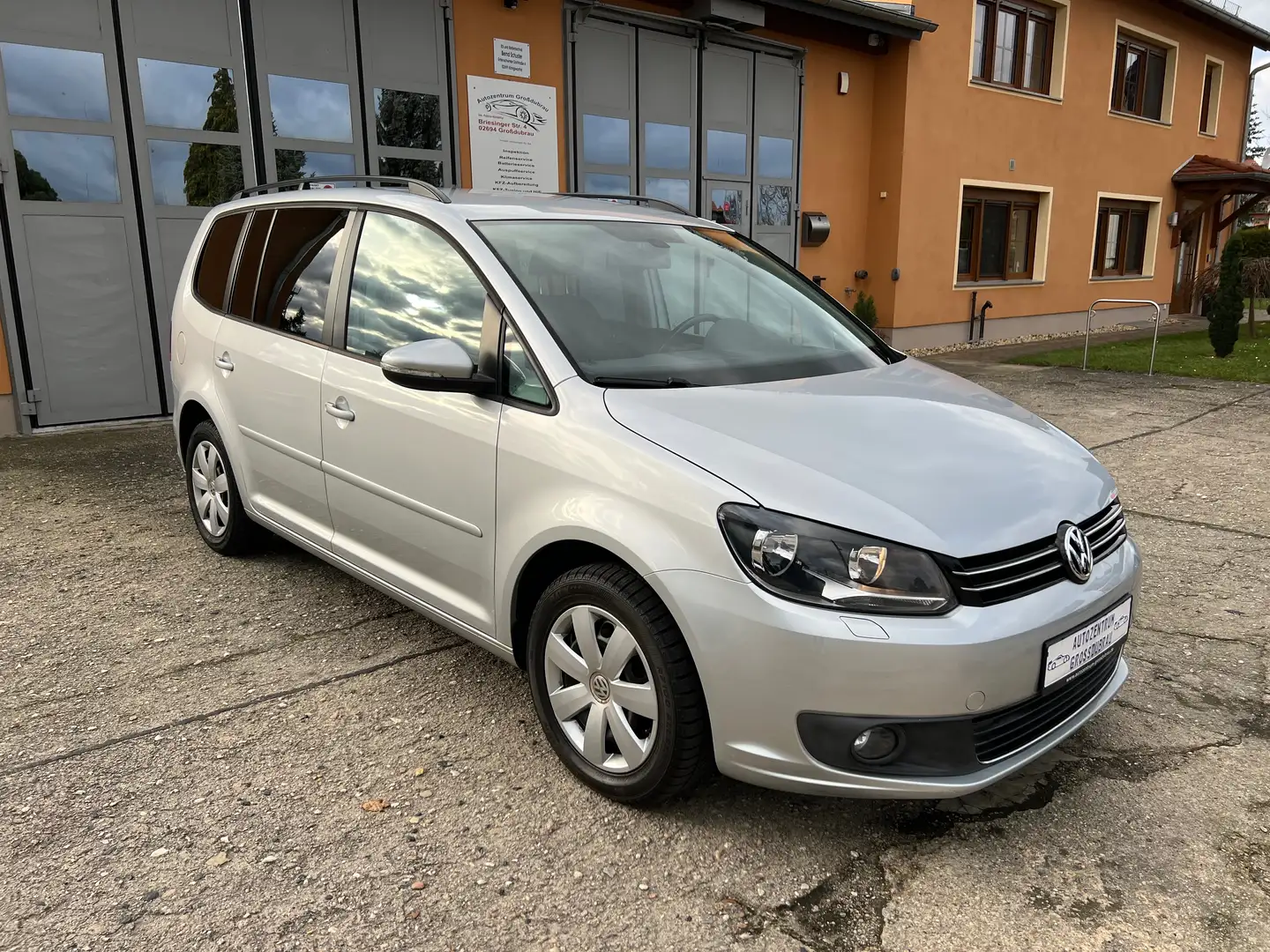 Volkswagen Touran Comfortline Klima Sitzh. ZV Einparkhilfe Tempomat Silber - 1