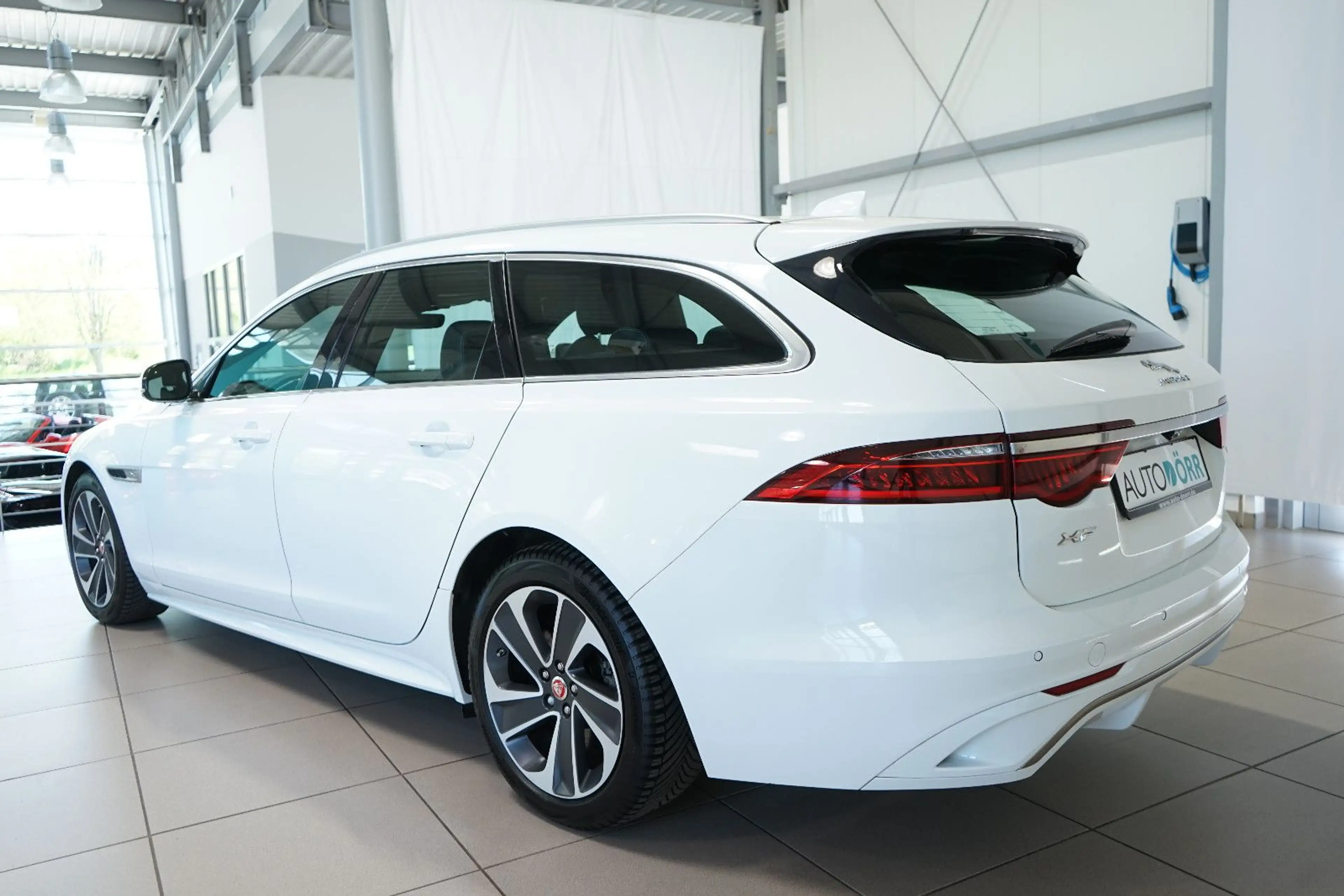 Jaguar XF Sportbrake D200 R-Dynamic Kamera+SHZ+Leder — photo 3