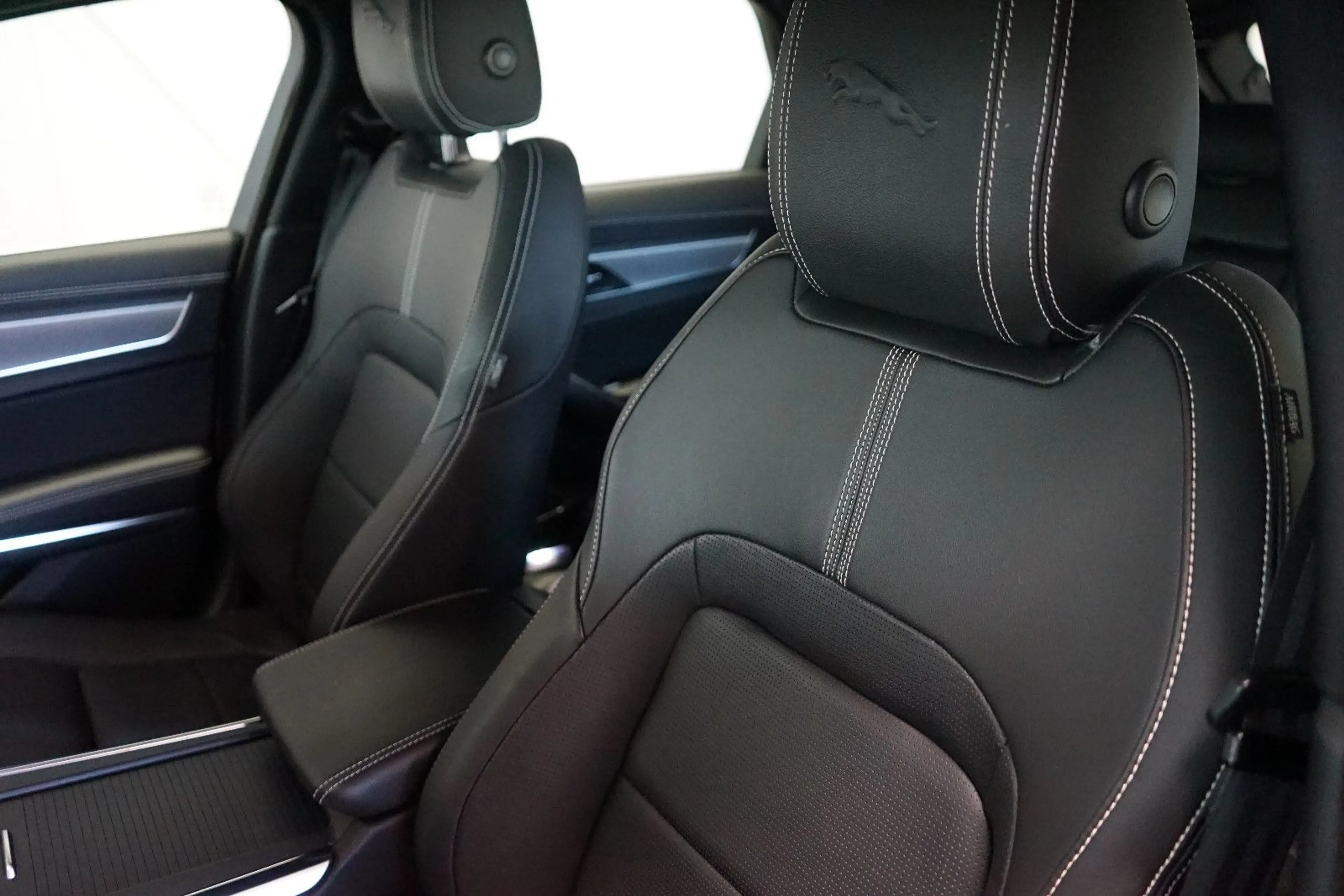 Jaguar XF Sportbrake D200 R-Dynamic Kamera+SHZ+Leder — photo 12