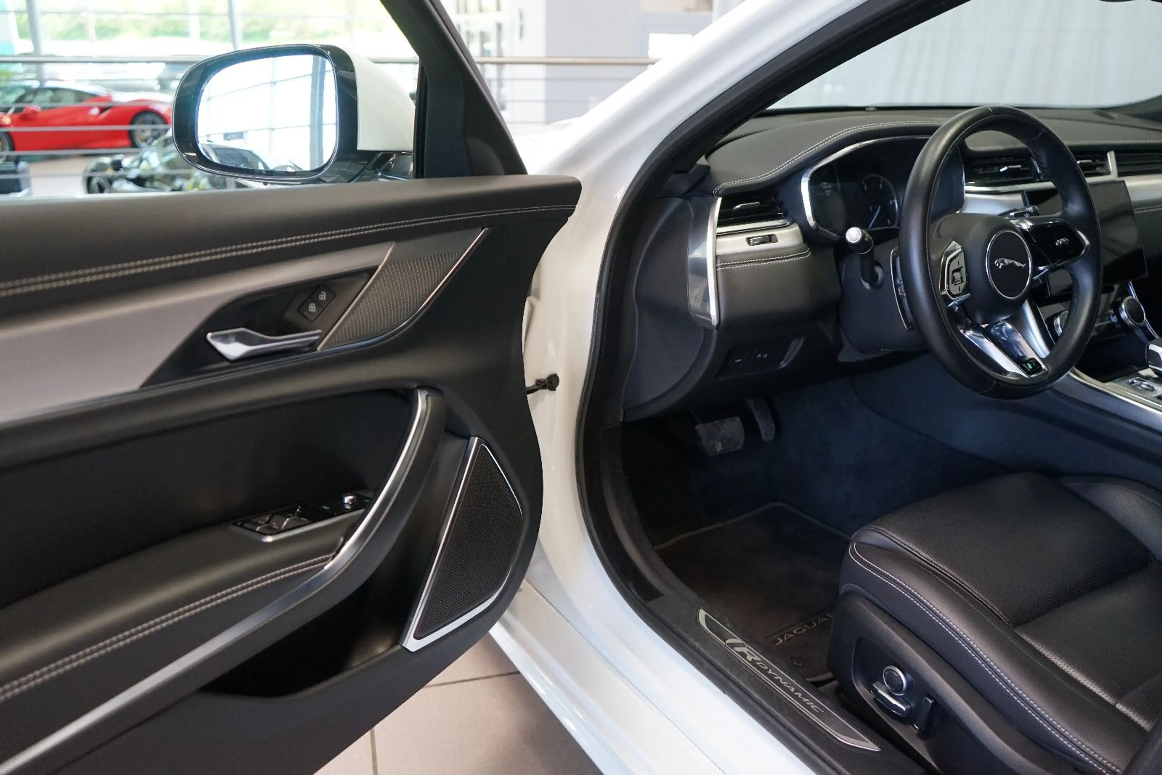 Jaguar XF Sportbrake D200 R-Dynamic Kamera+SHZ+Leder — photo 9