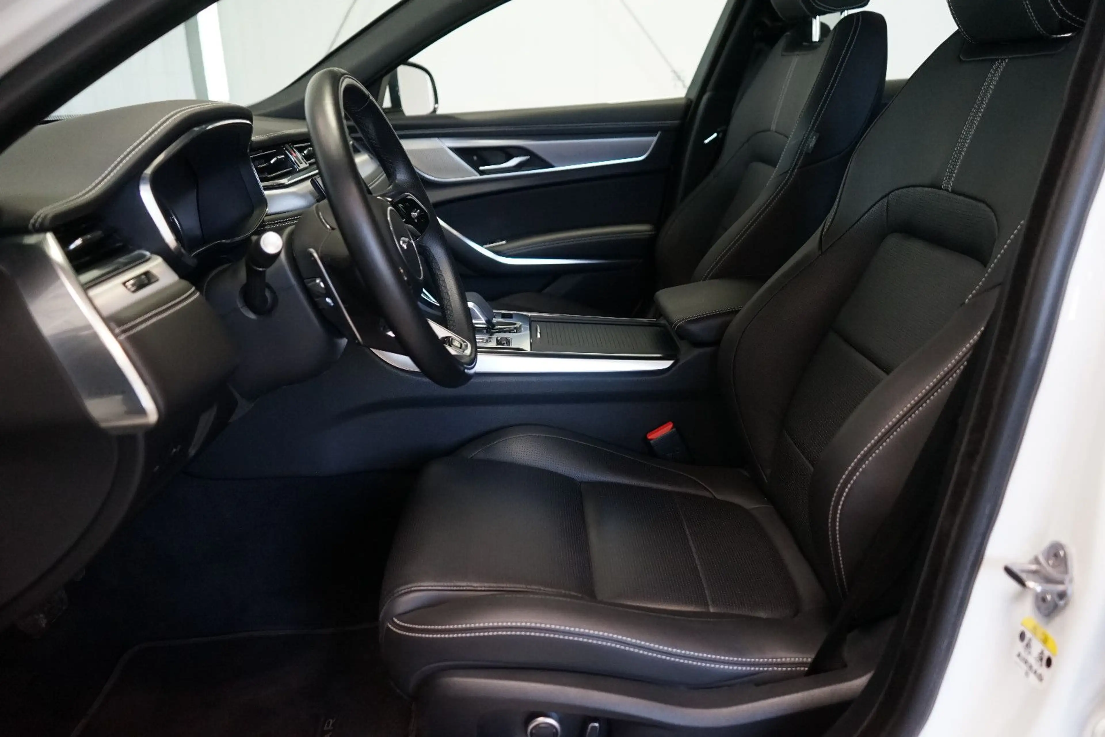 Jaguar XF Sportbrake D200 R-Dynamic Kamera+SHZ+Leder — photo 10