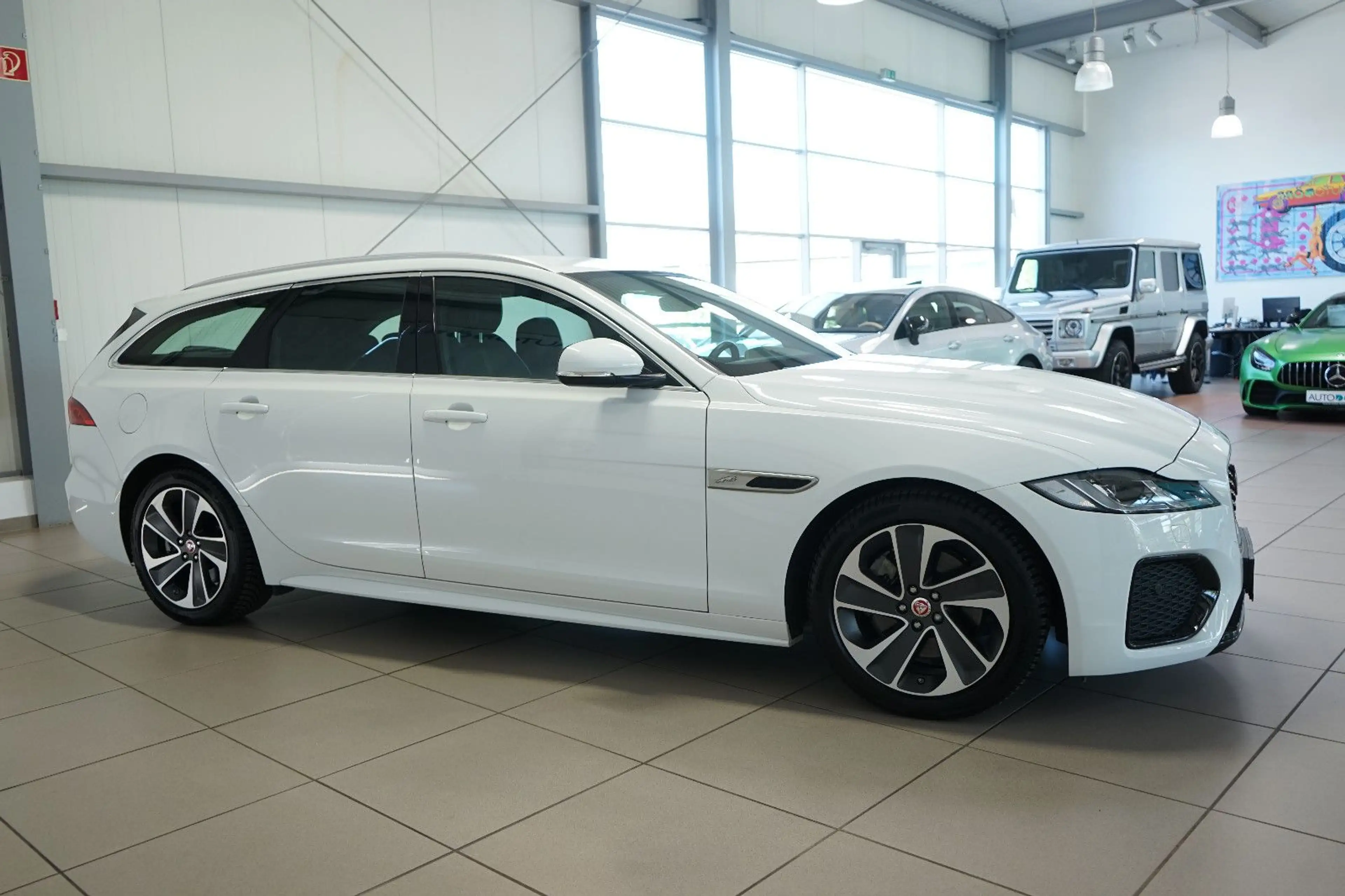 Jaguar XF Sportbrake D200 R-Dynamic Kamera+SHZ+Leder — photo 6