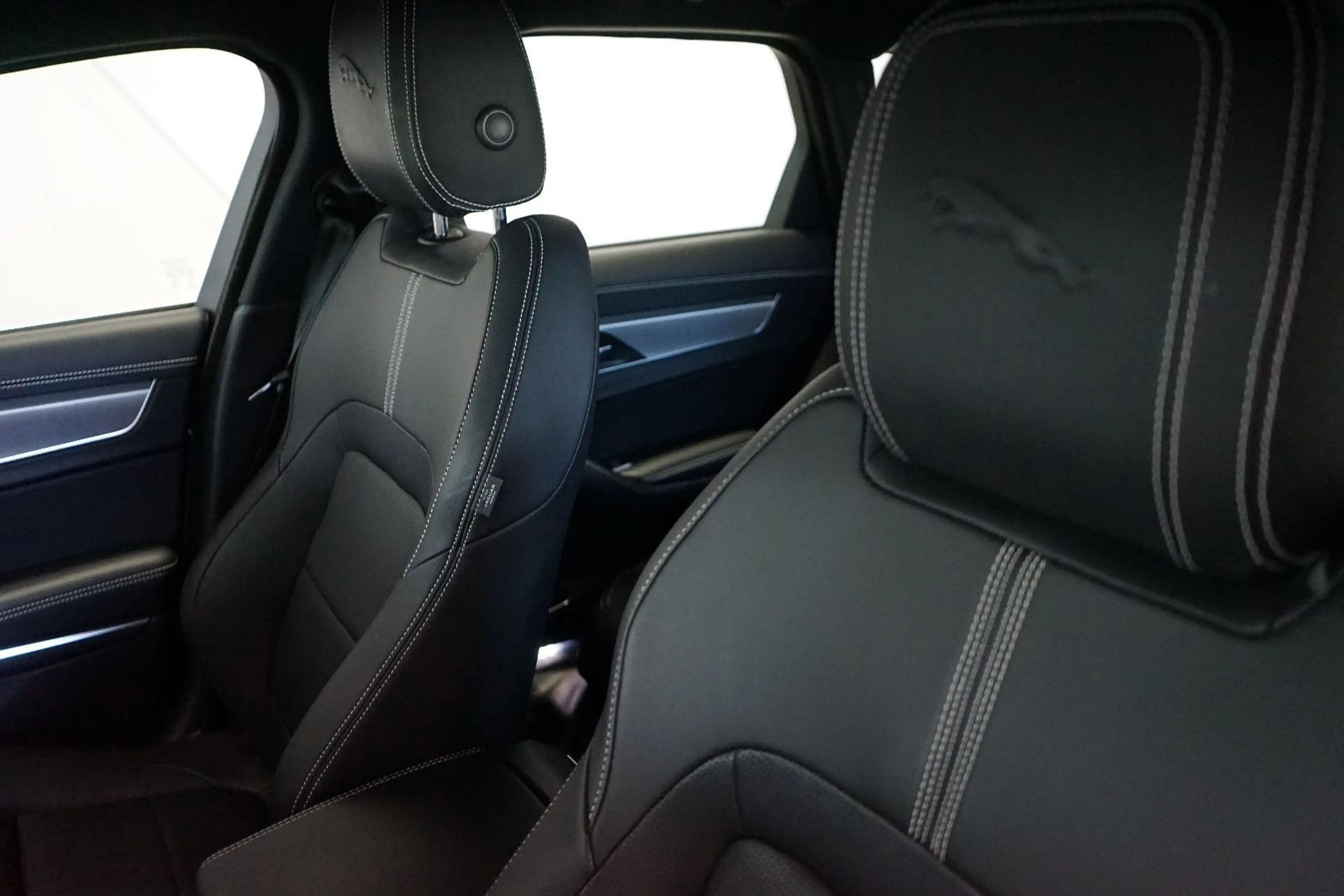 Jaguar XF Sportbrake D200 R-Dynamic Kamera+SHZ+Leder — photo 11