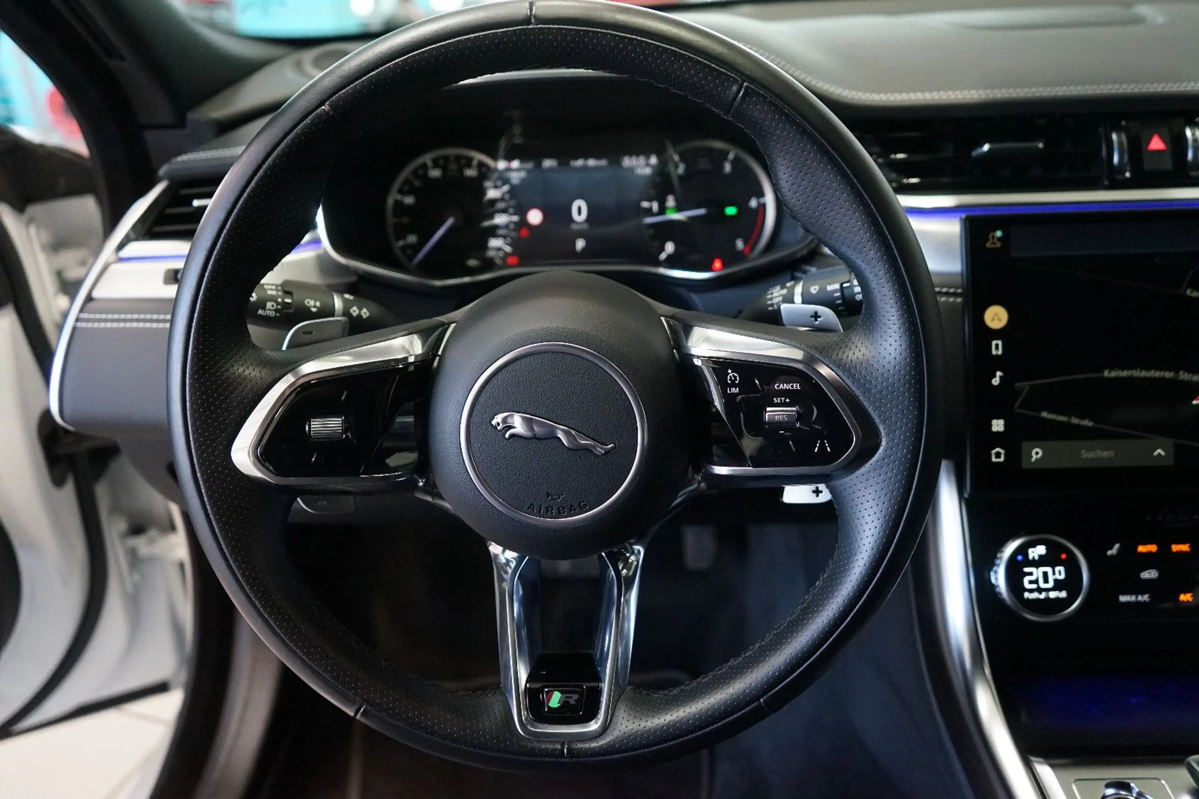 Jaguar XF Sportbrake D200 R-Dynamic Kamera+SHZ+Leder — photo 13