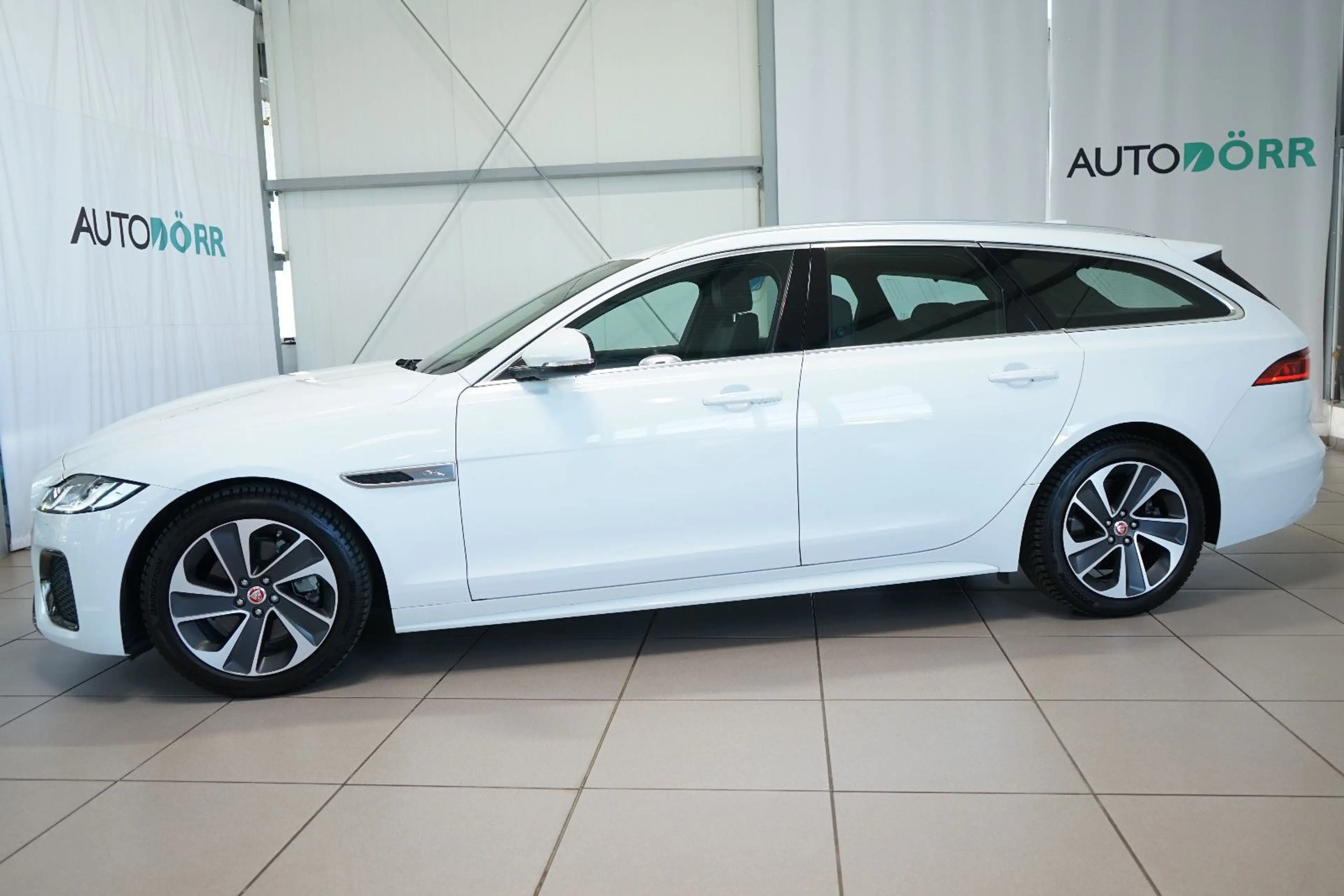 Jaguar XF Sportbrake D200 R-Dynamic Kamera+SHZ+Leder — photo 2