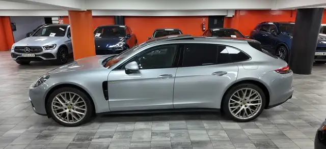Porsche Panamera view 3