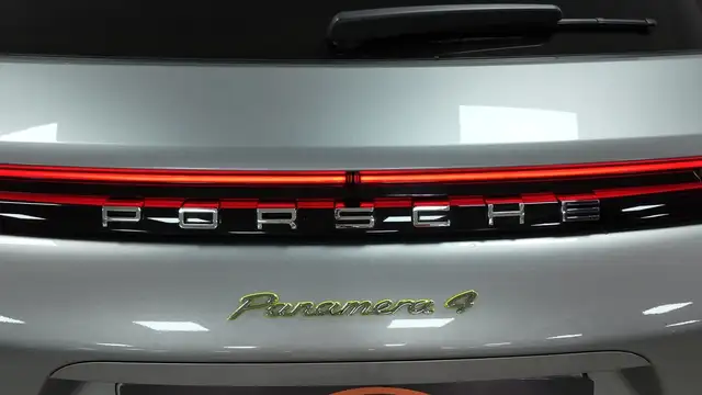 Porsche Panamera view 14