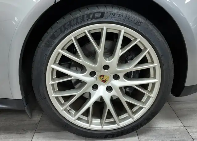 Porsche Panamera view 13