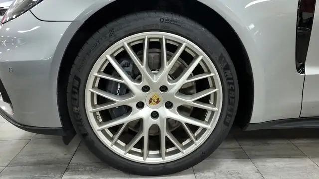 Porsche Panamera view 11