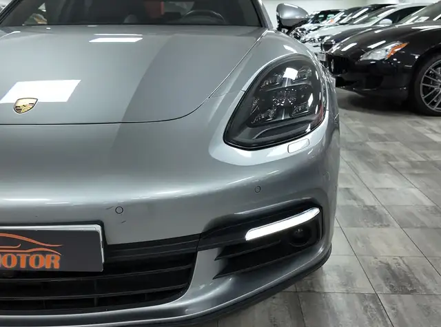 Porsche Panamera view 10