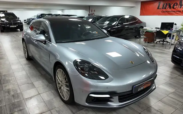 Porsche Panamera view 8