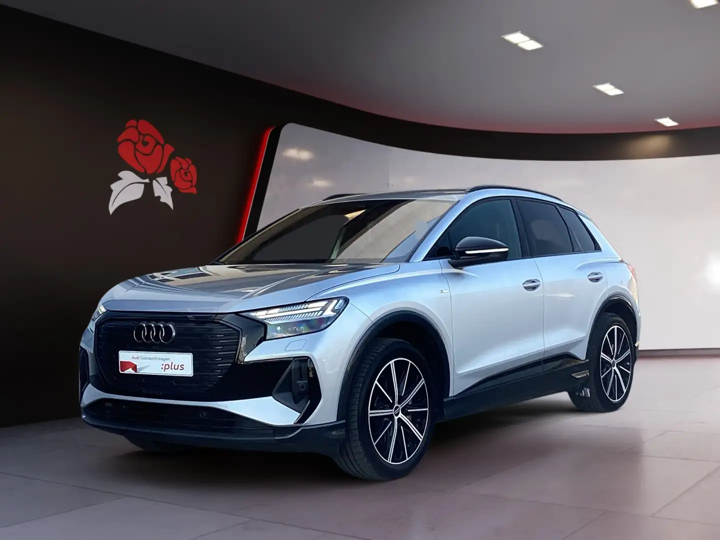 Audi Q4 e-tron 45 quattro S-line AHK RFK Matrix-LED Navi+ ACC Silber - 2