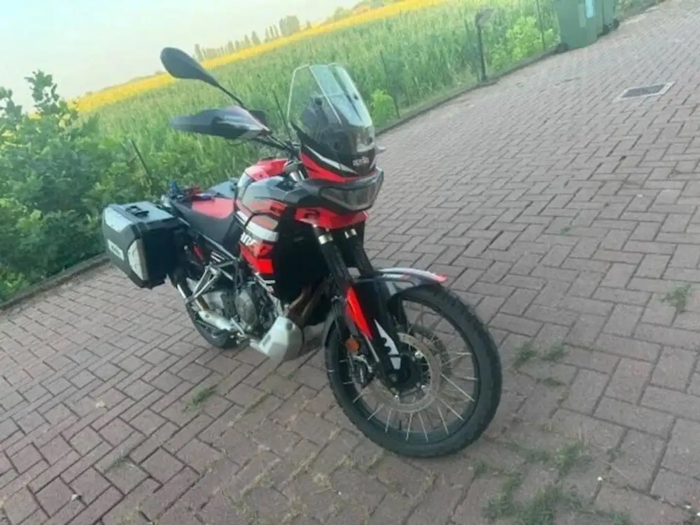 Aprilia Tuareg Roşu - 1