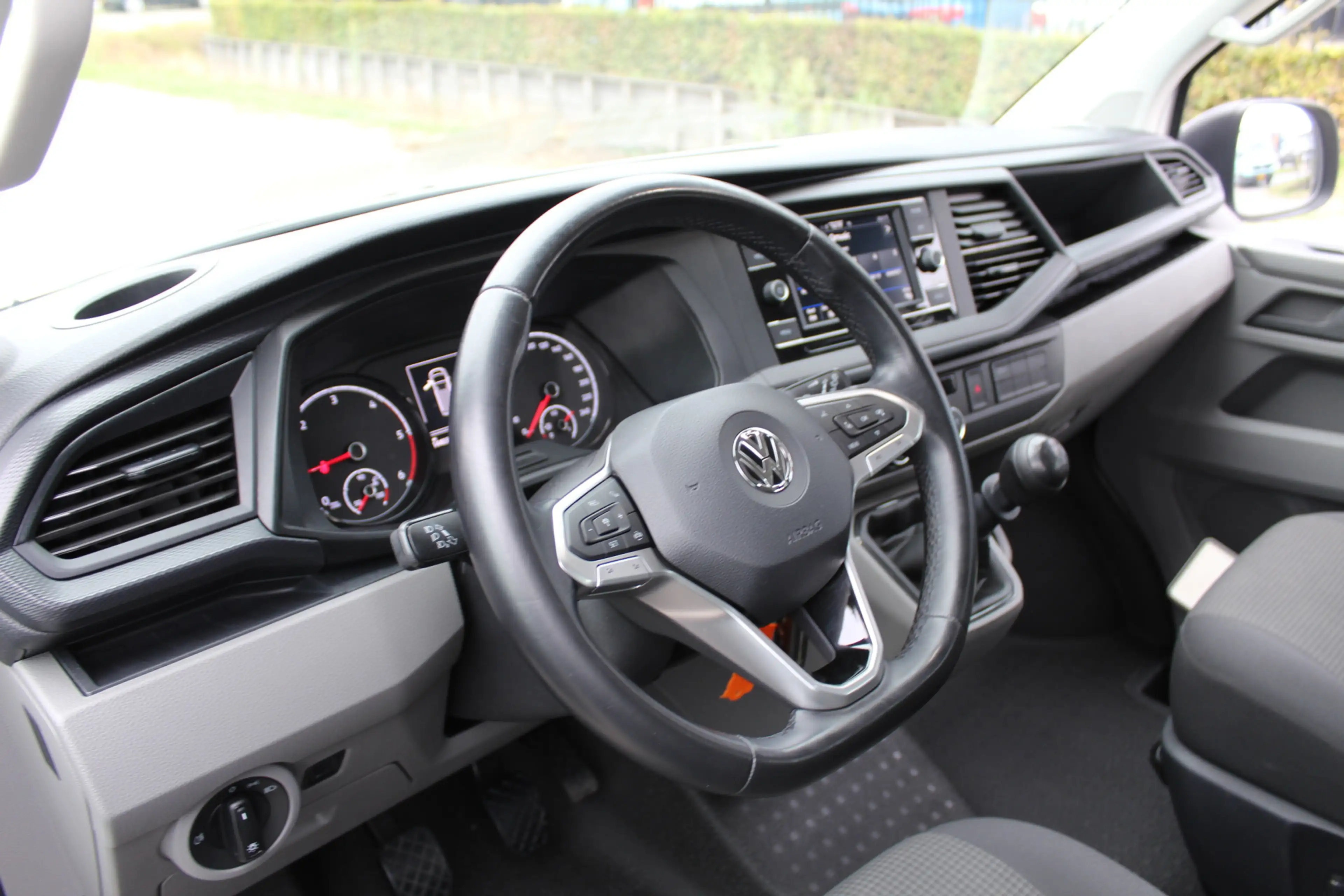 Volkswagen T6.1 Transporter 2.0 TDI 150Pk L2H1 30 DC Comfortline | Trekhaak | — photo 2