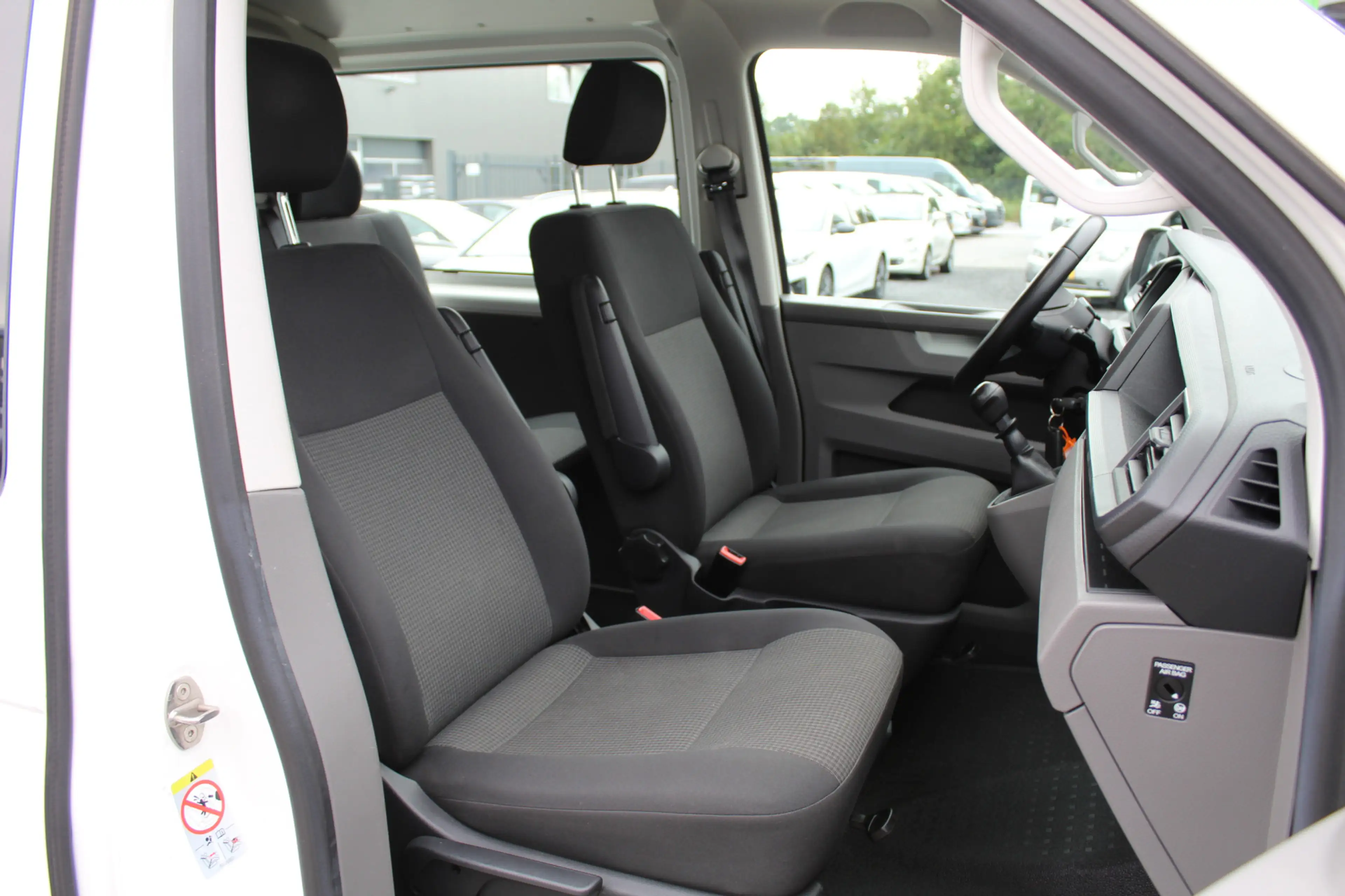 Volkswagen T6.1 Transporter 2.0 TDI 150Pk L2H1 30 DC Comfortline | Trekhaak | — photo 11