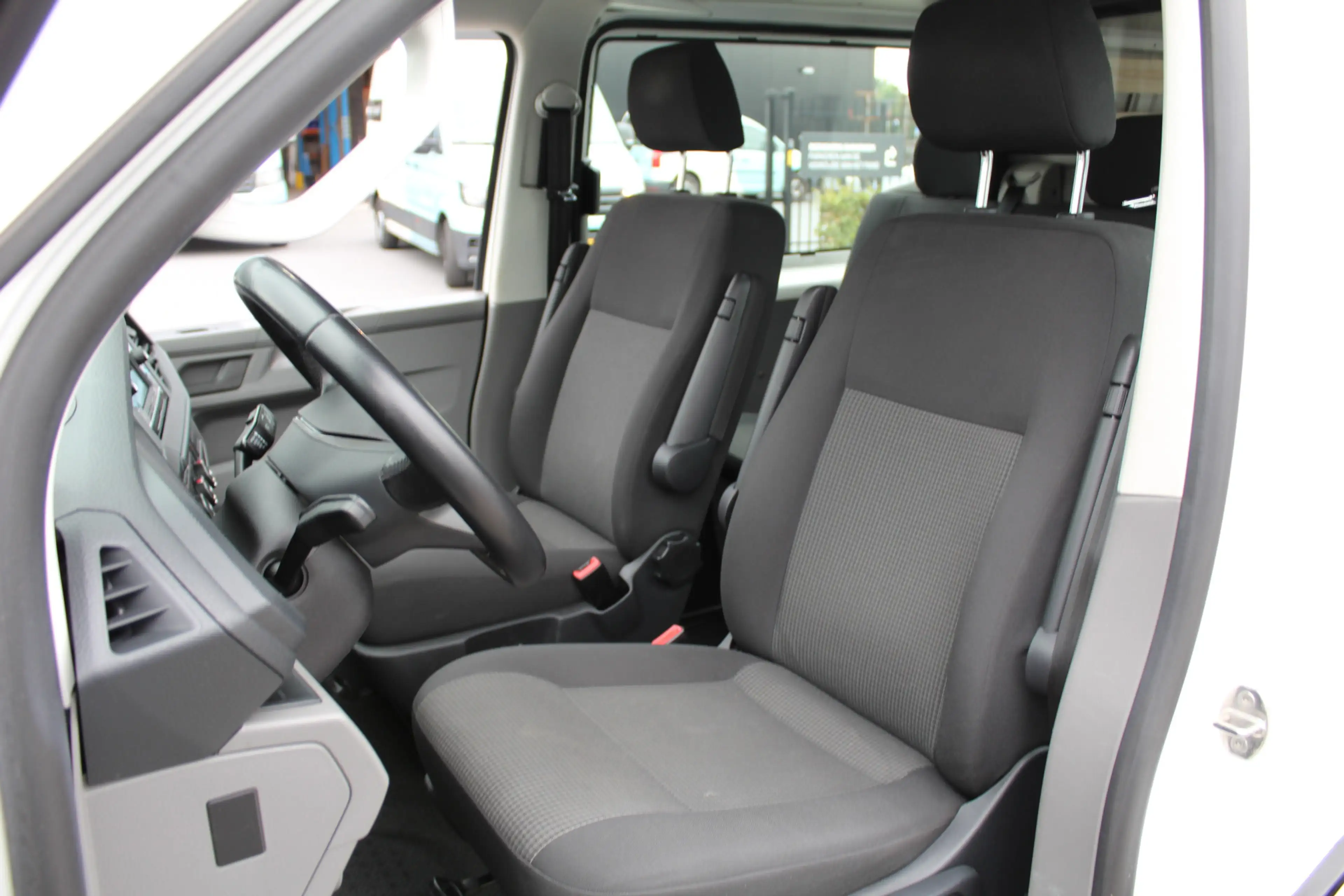 Volkswagen T6.1 Transporter 2.0 TDI 150Pk L2H1 30 DC Comfortline | Trekhaak | — photo 3