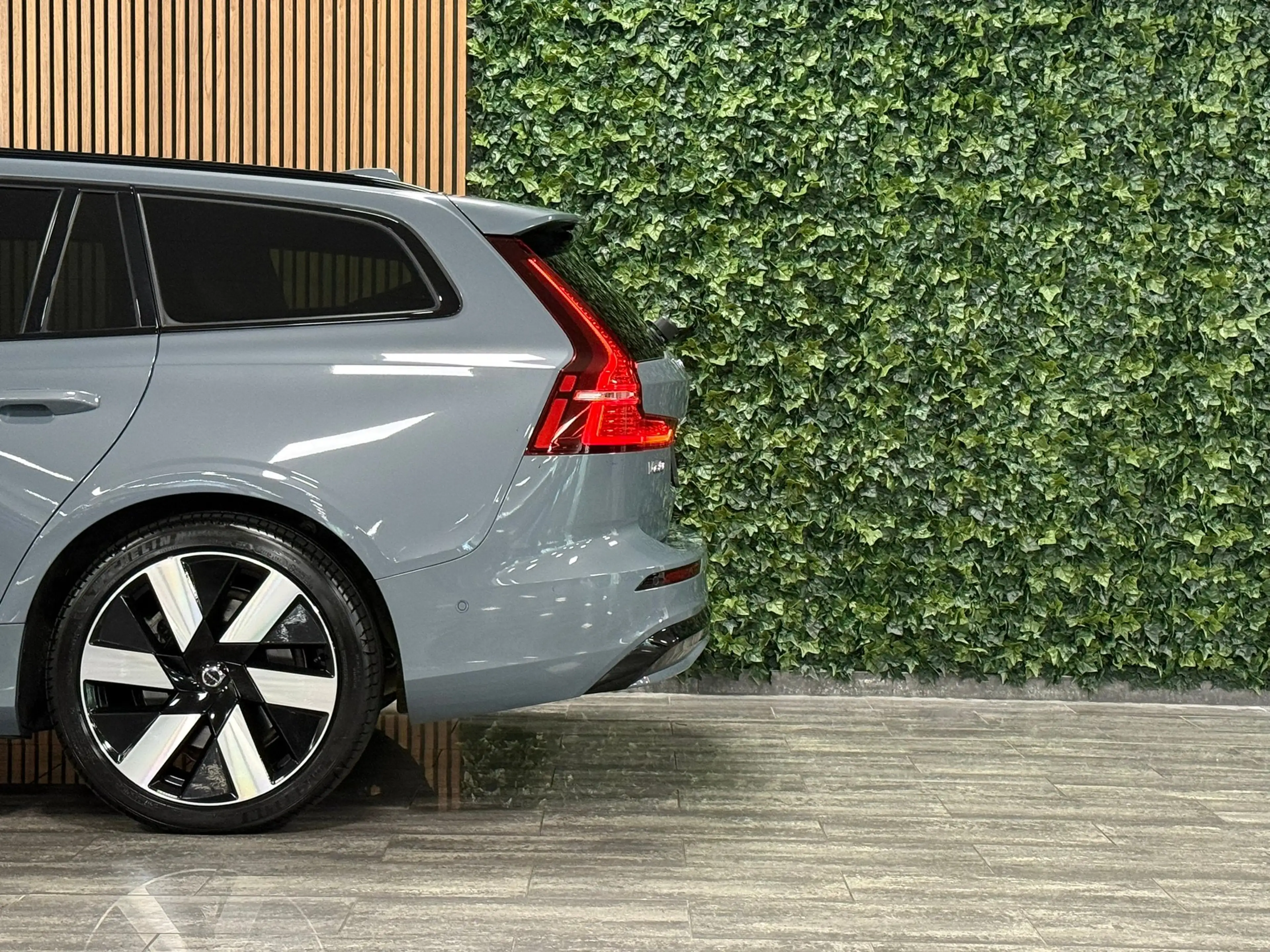 Volvo V60 T6 AWD Recharge Plus Dark | Schuifdak | 360 Camera — photo 7