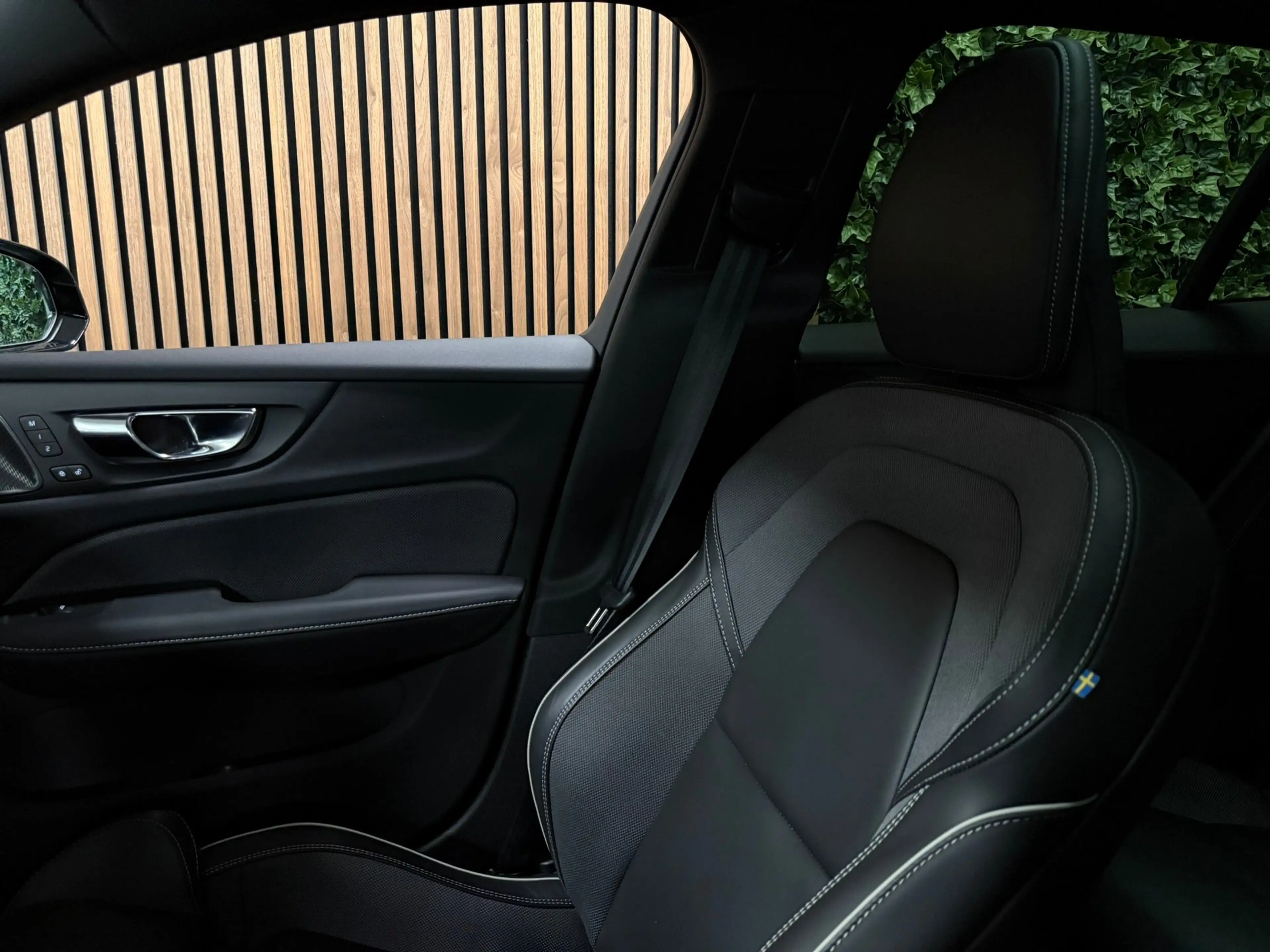 Volvo V60 T6 AWD Recharge Plus Dark | Schuifdak | 360 Camera — photo 36