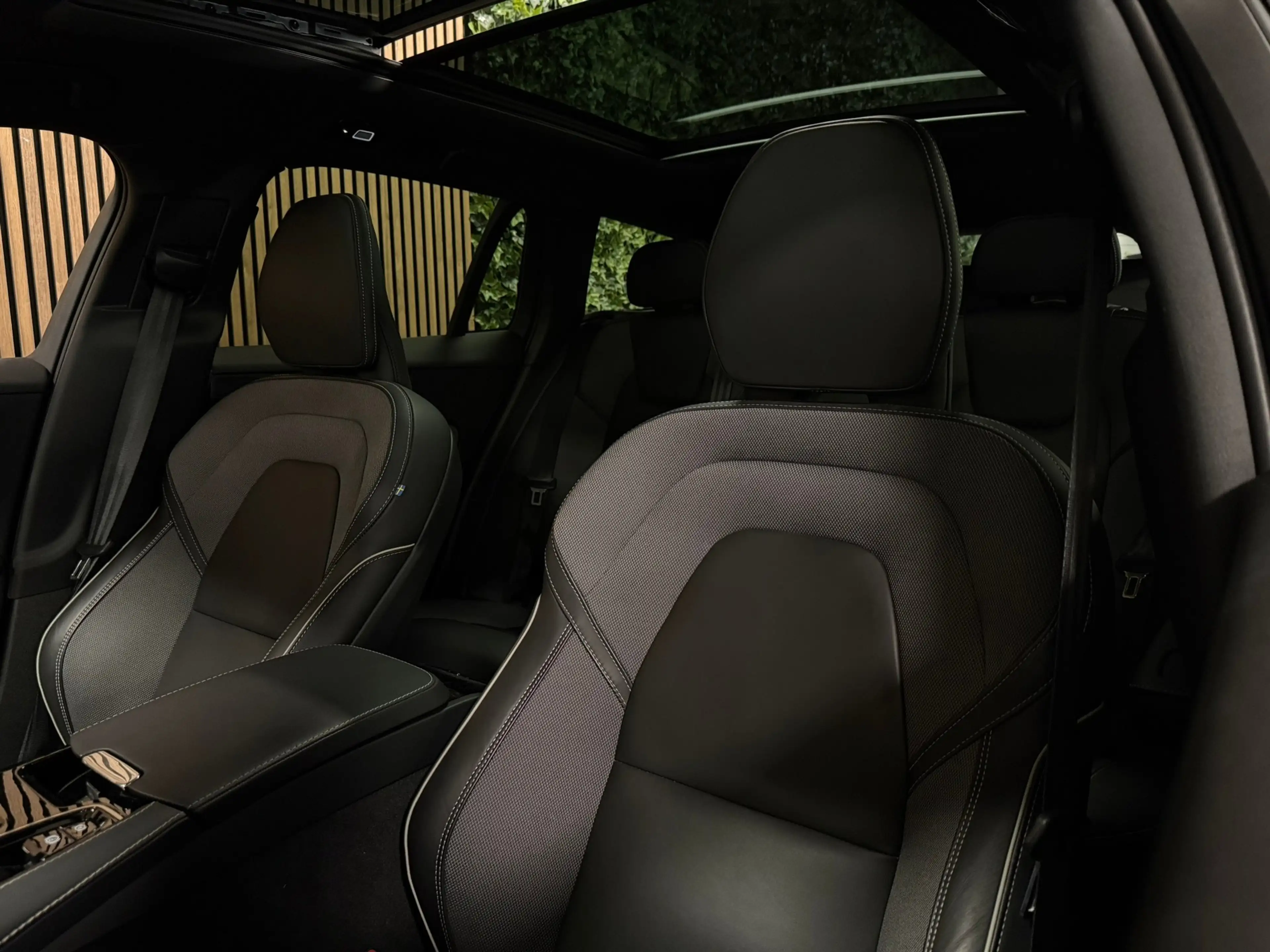 Volvo V60 T6 AWD Recharge Plus Dark | Schuifdak | 360 Camera — photo 18